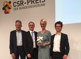 Ralph Heinisch (CEO Weleda), Dr. Gunther Pfeifer (Betriebsratsvorsitzender), Bettina Wyciok (Leitung Nachhaltigkeitsmanagement) und Michael Brenner (CFO Weleda) nahmen den CSR-Preis der Bundesregierung am 24.1.2017 in Berlin entgegen. 